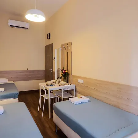 East Station Deluxe Guest house *